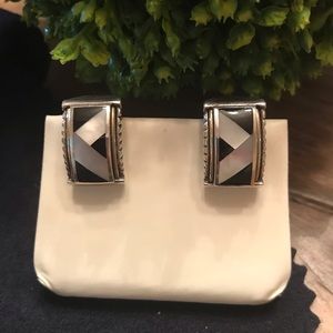 AschGrossbardt blk onyx & mother of pearl earrings